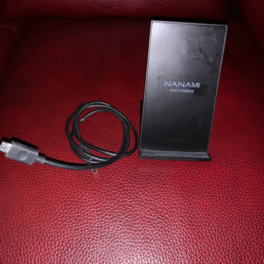 NANAMI FAST WIRELESS CHARGER